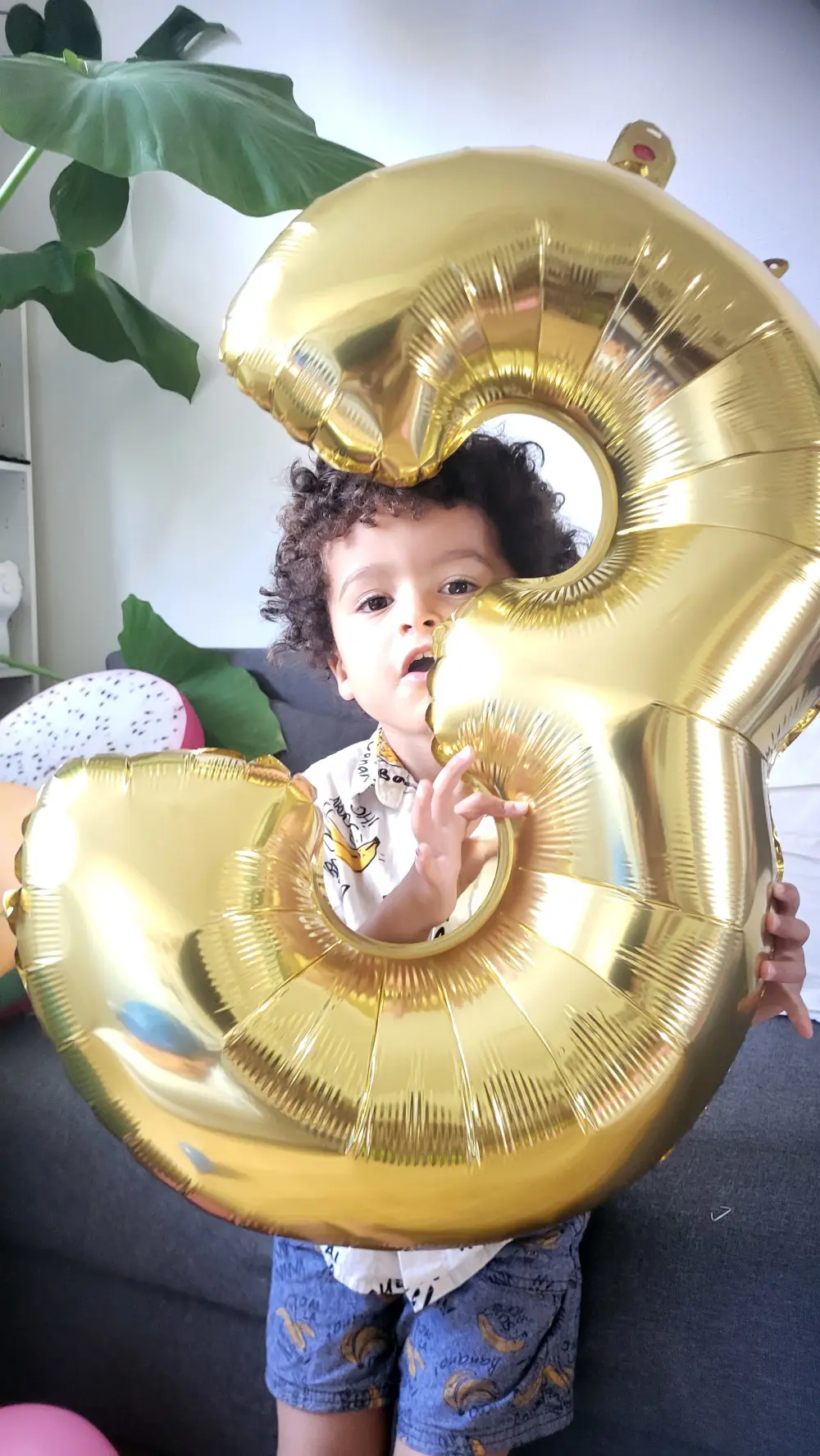 Siloë avec son ballon 3 ans